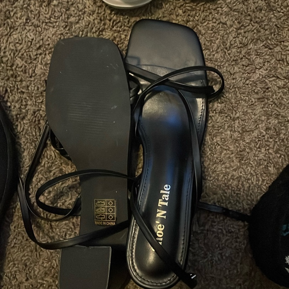 Retail heels black Marc fisher 8.5